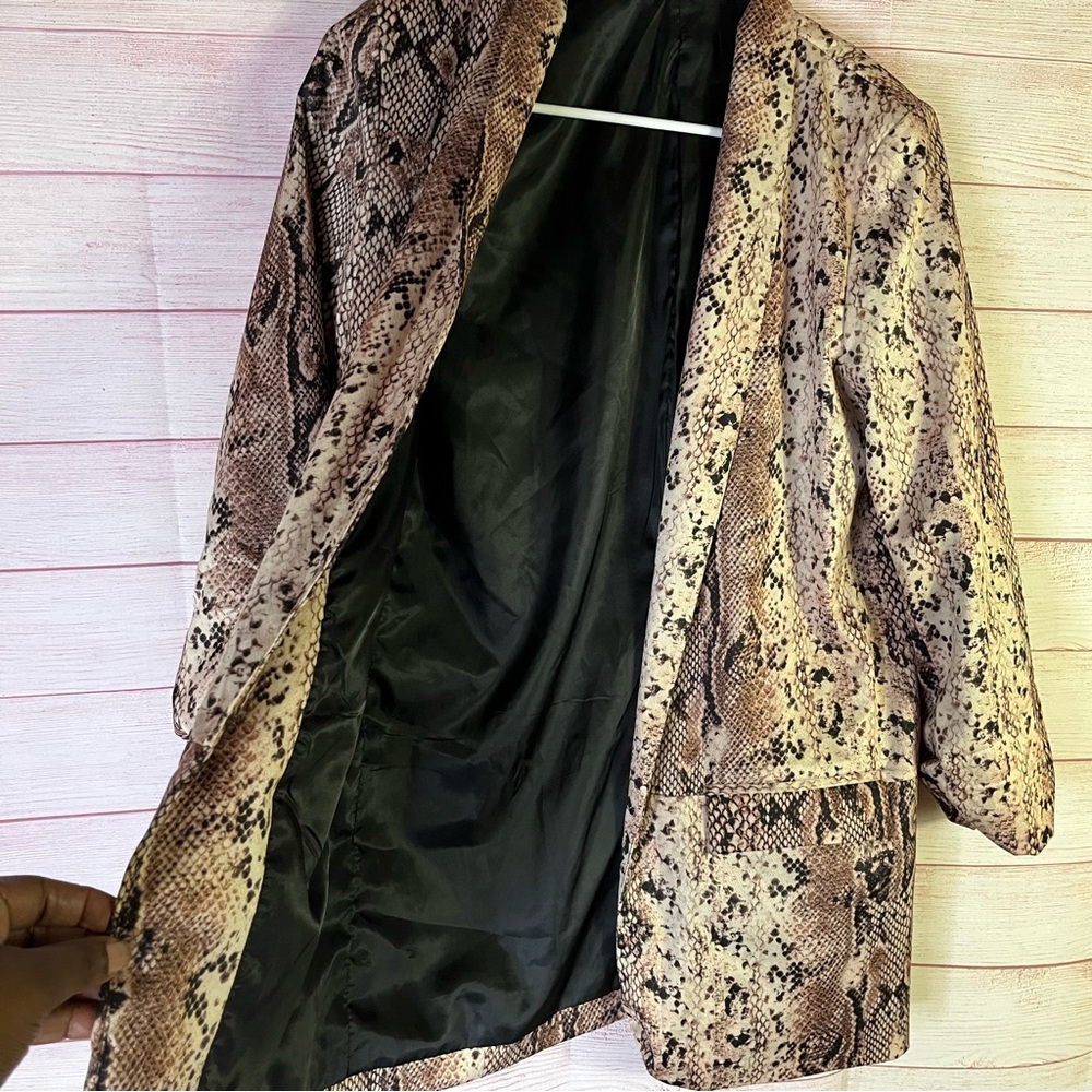 Beautiful Open Front Snake Print Blazer Jacket Si… - image 5